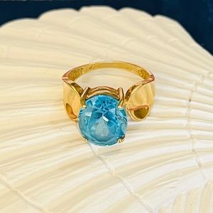 10 Carat Gold/Topaz Stone Ring 💍